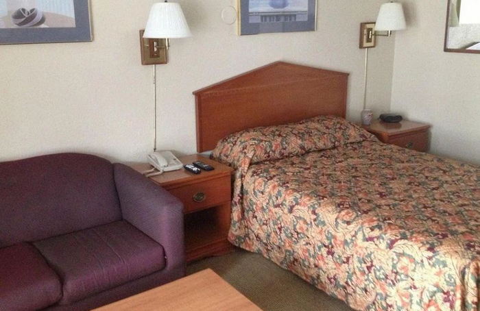 Woodbridge Inn & Suites (TraveLodge) - From Web Listing (newer photo)